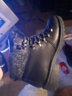 Size 9½ wholly tipped boots black and black and grey wool