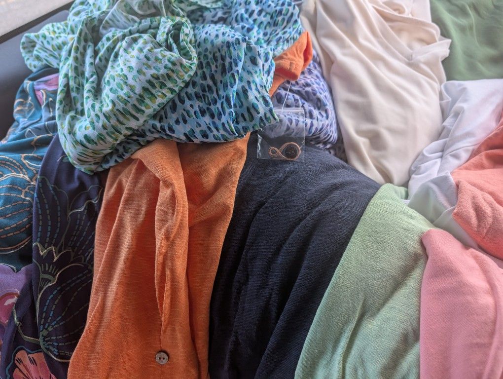 LARGE LOVELY LADIES CLOTHING LOT ALL BRAND NEW
