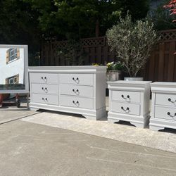 REFINISHED COASTER 6 drawers dressers and 2 nightstands+FREE Mirror $375 CAN DELIVER for a fee!