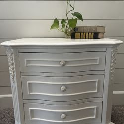 Gorgeous cottage Style End Table / Nightstand 