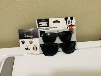 New Disney Mickey Mouse Parent & Child Sunglasses featuring 100% UV protection and a set of 4 enamel  charms.
