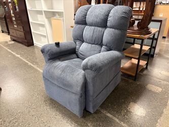 GOLDEN TECHNOLOGIES Cloud Calypso Fabric Power Lift Recliner