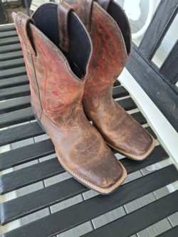 Size 6 de honbre  buenas condisiones  marca ariat