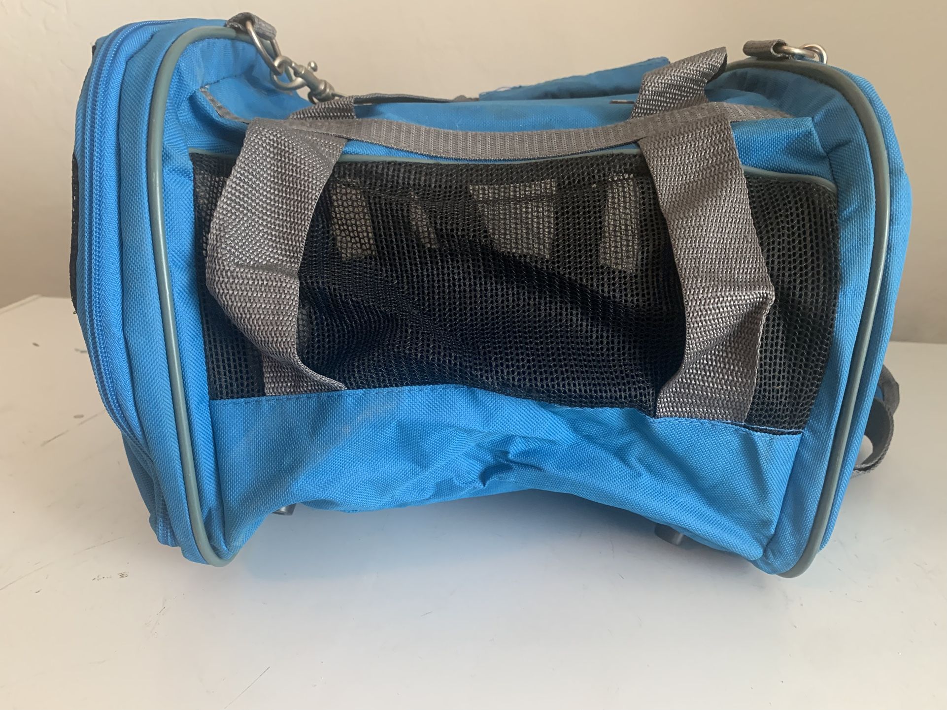 Pet Carrier / Dog Carrier Cat Carrier / Small Animal Carrier