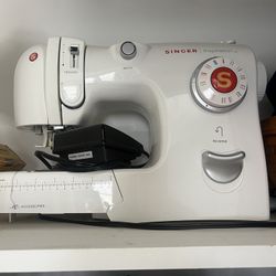 Singer Sewing Machine 