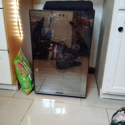 MAGIC CHEF WINE COOLER 3.4 CF