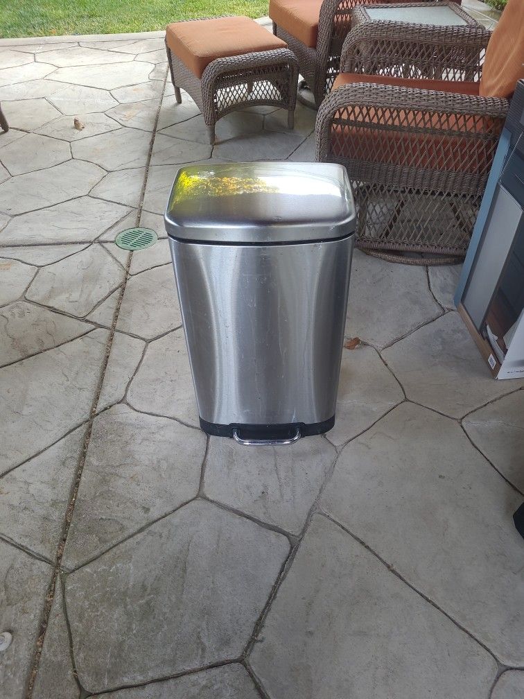 Kitchen Trash Can