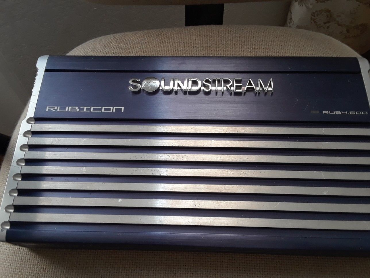 Soundstream amp. Must pick up in Oakcliff.