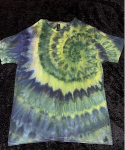 Green/blue tye dye shirt