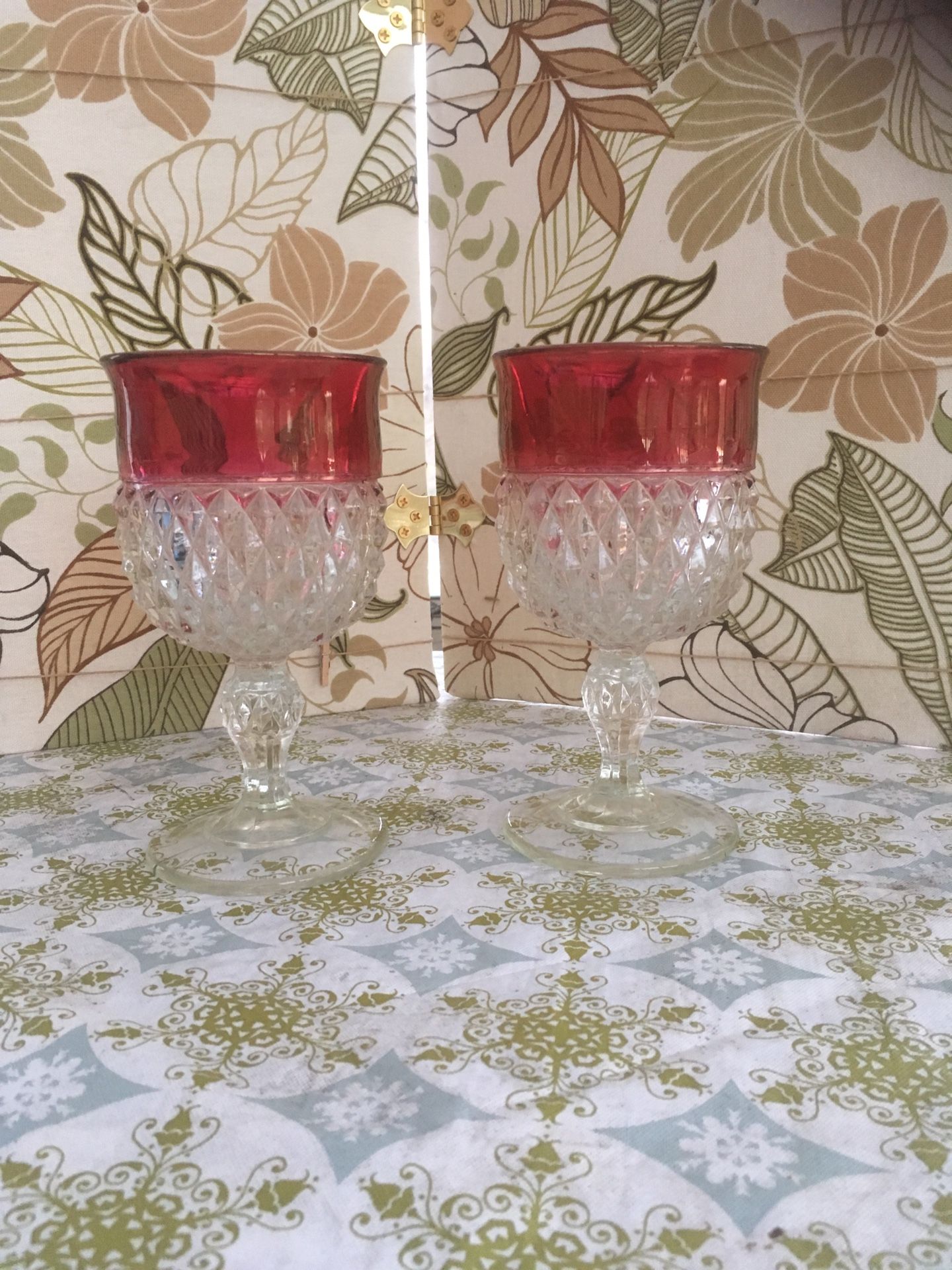 Set if 2 Ruby flash diamond point glasses