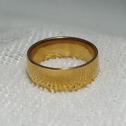 Beautiful Stainless Steel 8mm Gold plated Ring Band For Men Women Ring  1 Ring Price )Available Ring Size: 6.75, 8, 9.25, 10.50, 10.75, 11.57-RGN -371