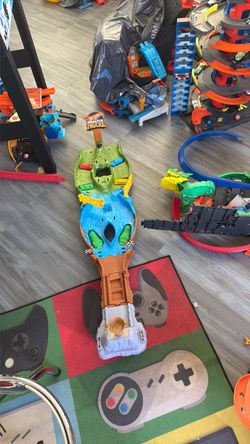 Hot Wheels Monster Trucks Dragon Play Set