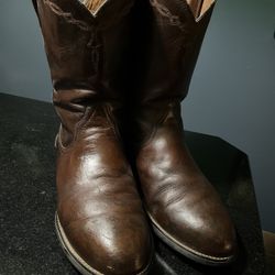 Ariat Heritage Roper 9.5 EE Cowboy Boots 