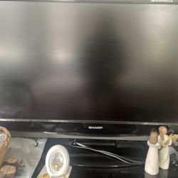 Sharp 32” Tv