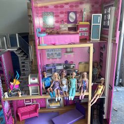 Barbie House/Doll House With Accessories 