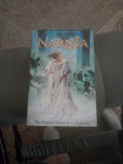 NARNIA BOOK