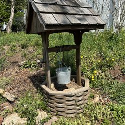 Large Rustic Wood Water Decorative Well 