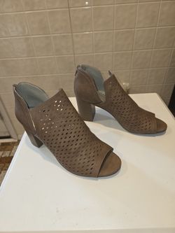 A.N.A. Brand - Ladies Faux Leather Open Toe Shooties - Size 6.5M - Like New!