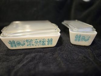 Pyrex ovenware with glass lids