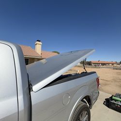 SnugTop Hard Tonneau Cover – Fits 2016–2020 Ford F-150 (Color Matched)