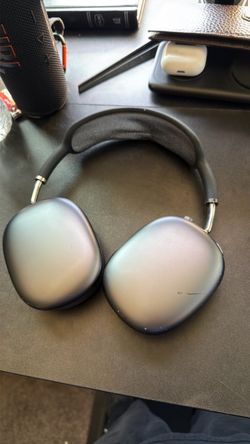 Airpod Max (Lightning Cable) not working