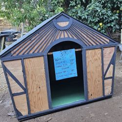 Large Dog House (Available) 