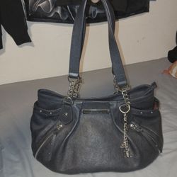black Harley-Davidson leather shoulder bag features chain handles and a branded metal charm.