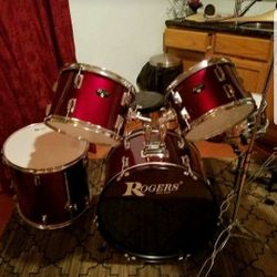 Roger drum set