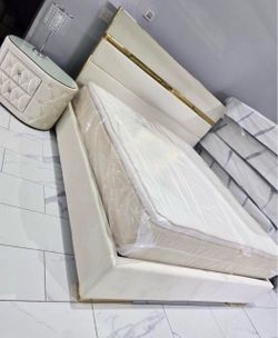 NEW IN BOX- Ivory/Gold King Size Platform Bed Frame FINANCE $54 Down