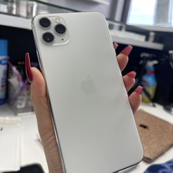 iPhone 11 Pro Max Unlocked 64Gb Like New With AirPods For Free !!