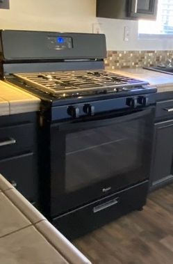 Whirlpool Black Gas Stove/Oven – Works Great