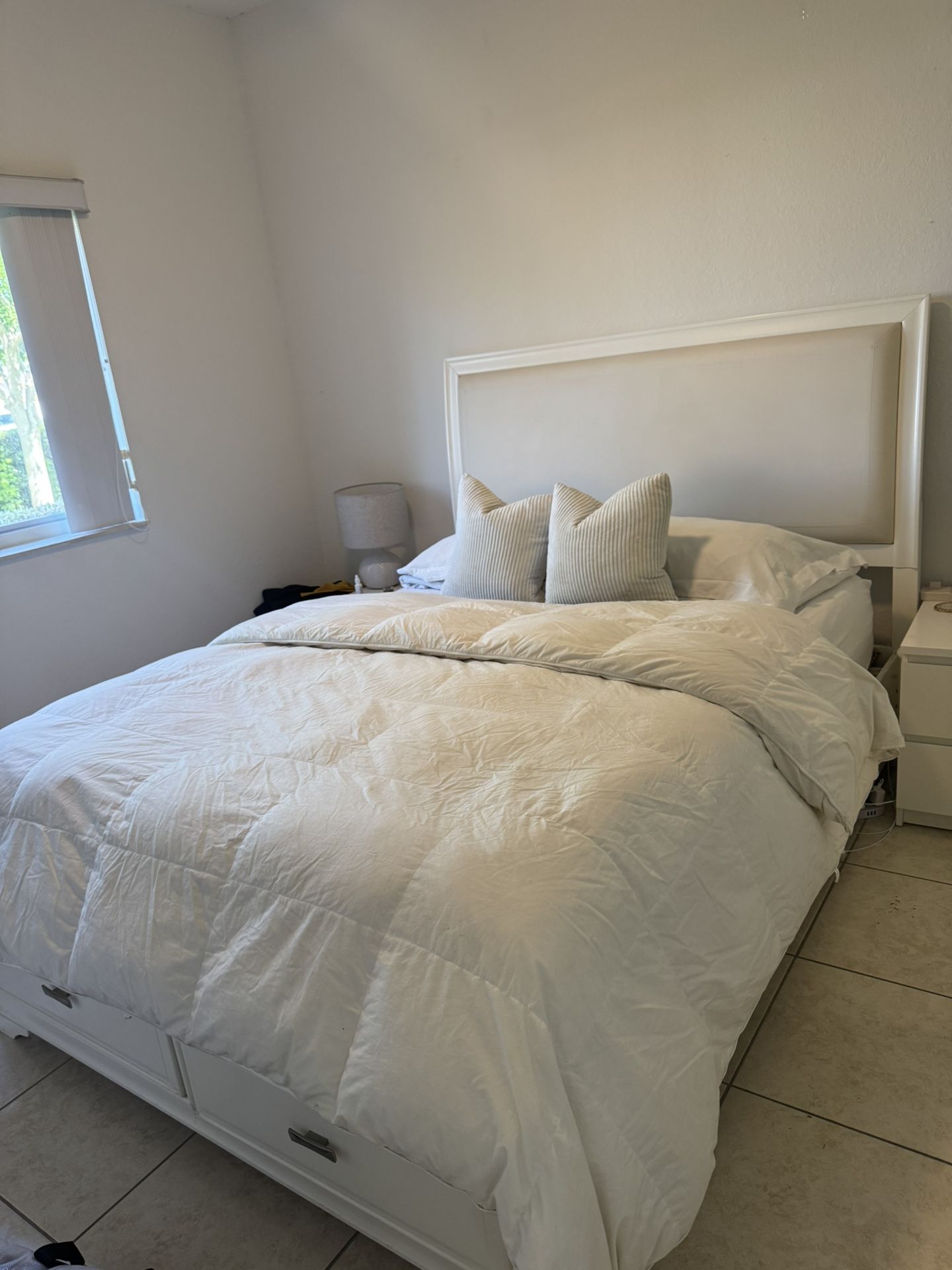 Queen Bed With Drawers