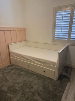 TRUNDLE BED WITH 3 LARGE STORAGE DRAWERS