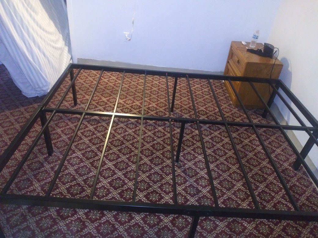 Queen Size 14 in Metal Bed Frame