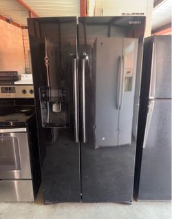 Black Samsung Refrigerator And Freezer