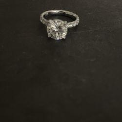 3ct (center) Round Brillant diamond ring 5ct Total With Setting size 5.5 GIA certified
