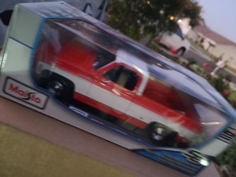 Maisto toy 1974 Cherolet C10 Cheyenne Super