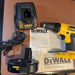 DeWalt DC970 Cordless Adjustable Drill/Driver + DW9226 18V Charger 
