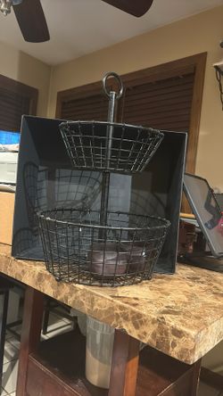 Fruit Basket/Kitchenware 