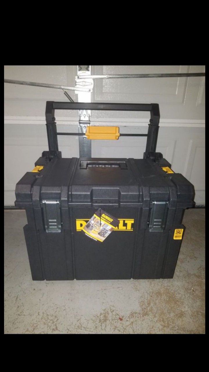 New dewalt Toughsystem DS450 tool box