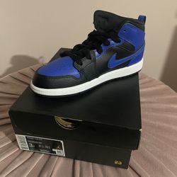 Jordan 1 Mid. PS Size 3 Kids Never worn in original box. 