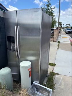 Washer, refrigerator and treadmill $0