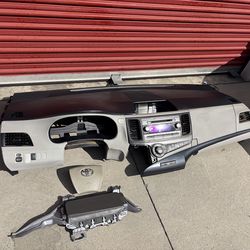 2013 Sienna dashboard / steering wheel