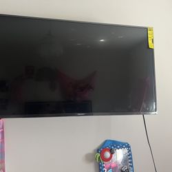 Hisense - 43" Class R6G Series LED 4K UHD Smart Roku TV