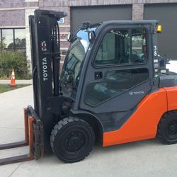 8000 LB. Capacity Heavy Duty Toyota Pneumatic Forklift