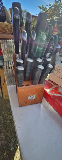 Chicago Cutlery "Avondale" 16-Piece Forged Stainless Steel Knife Block Set.