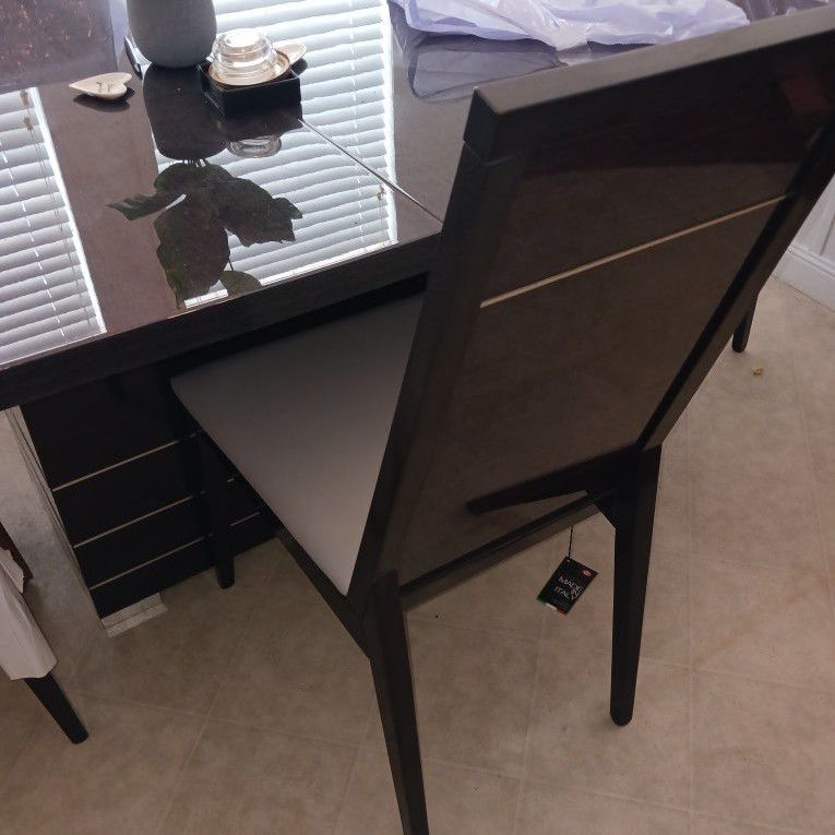 NEW ITALIAN DINING TABLE + EXTENDABLE (4 Chairs Included)Price Update