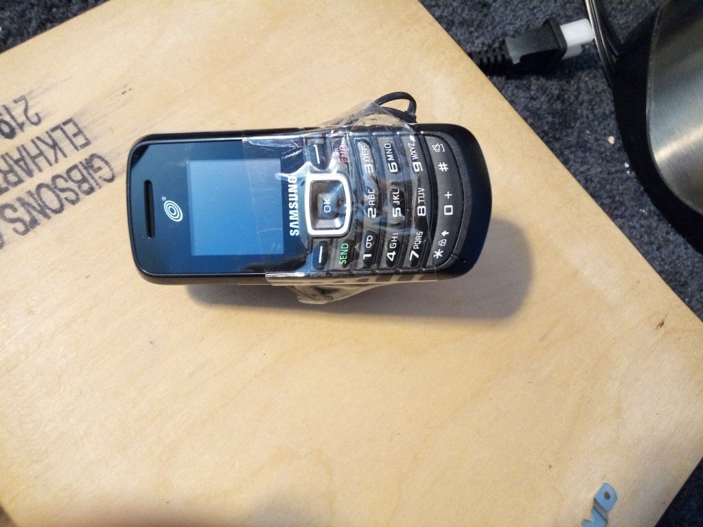 vintage Samsung w/ Charger for Parts or other & as is Black cell phone - china

More Cell Phones Avail $6 Ea With Chargers  Texting 