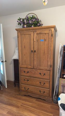 TV armoire/dresser
