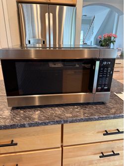 NEW Insignia 2.2 Cu. Ft. Microwave Countertop